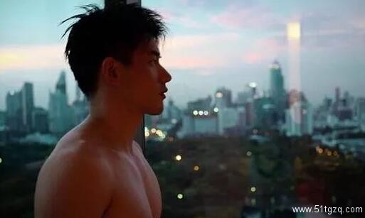 《好男儿》过气明星被扒混圈,出道前竟然还在会所挂牌!-51虹马