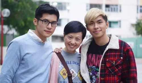 香港同性电影《爱不难》叛逆男遇职场帅哥，正能量挽救家庭