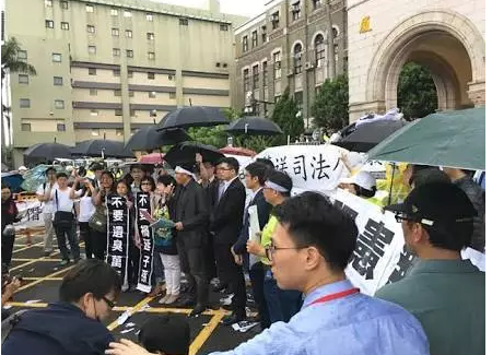 台湾反同志婚姻公投通过审核:给社会的一记重击
