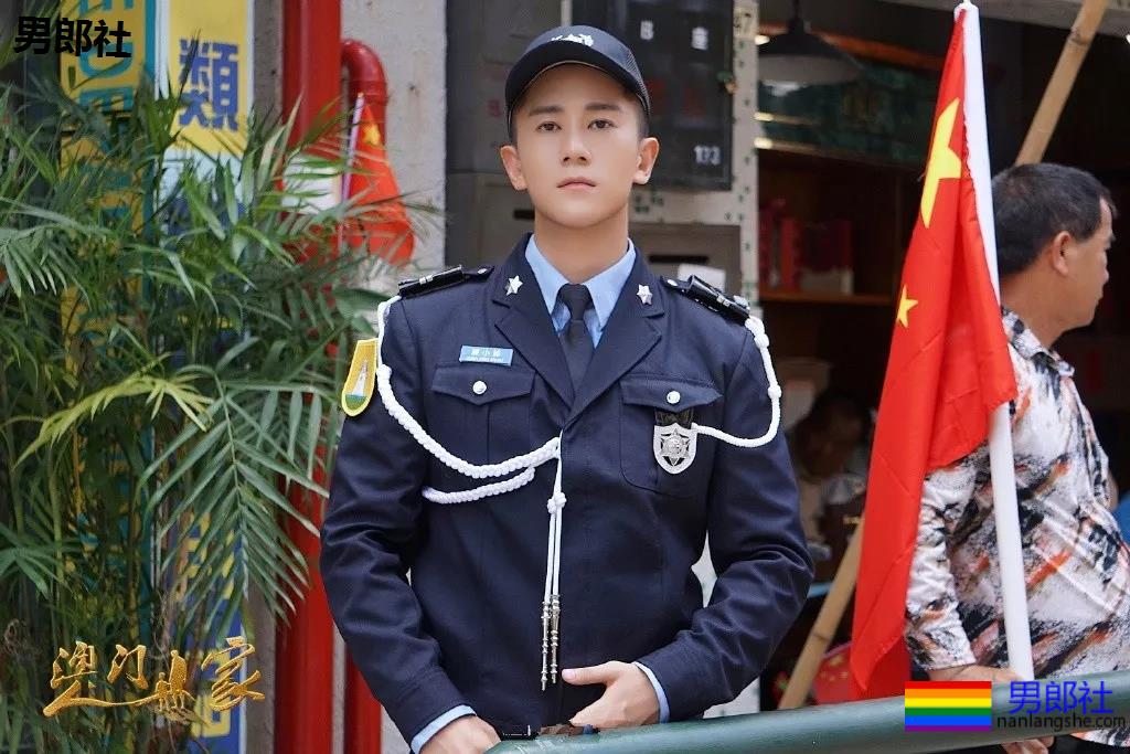 国民校草变翘屁嫩男！大胸肌小狼狗上演制服play，一睹为快! - 51虹马