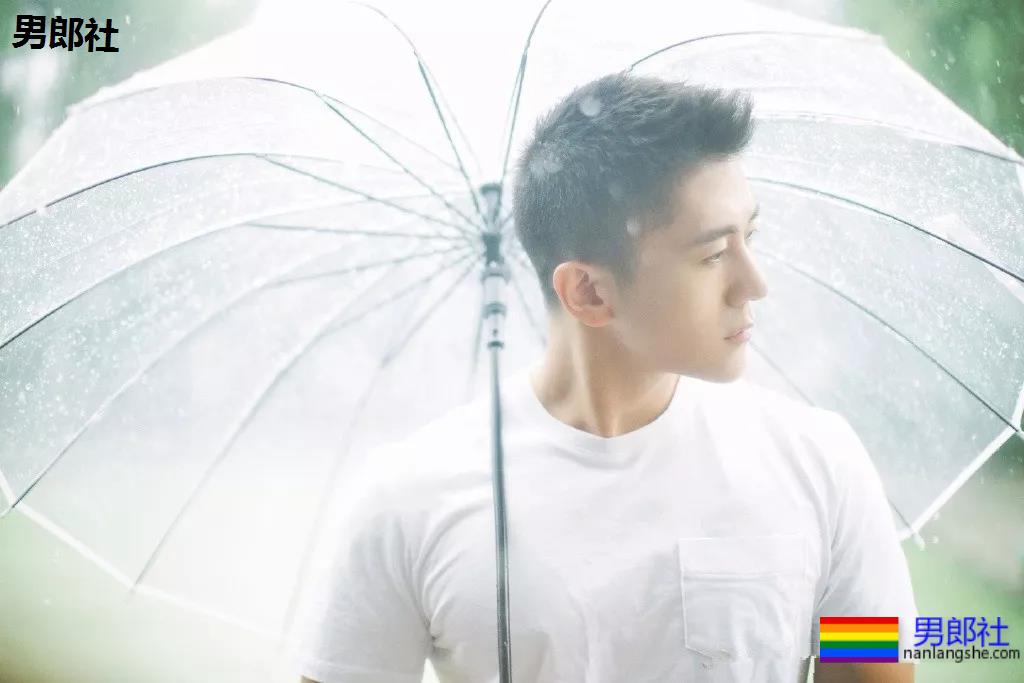 国民校草变翘屁嫩男！大胸肌小狼狗上演制服play，一睹为快! - 51虹马