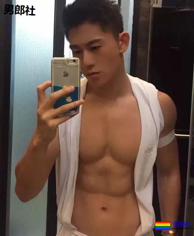 国民校草变翘屁嫩男！大胸肌小狼狗上演制服play，一睹为快! - 51虹马