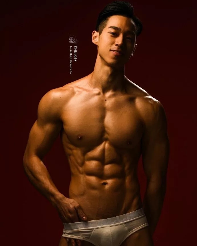 为健身比赛打造的肉体，冠军陈冠融颗颗饱满的腹肌 - 51虹马