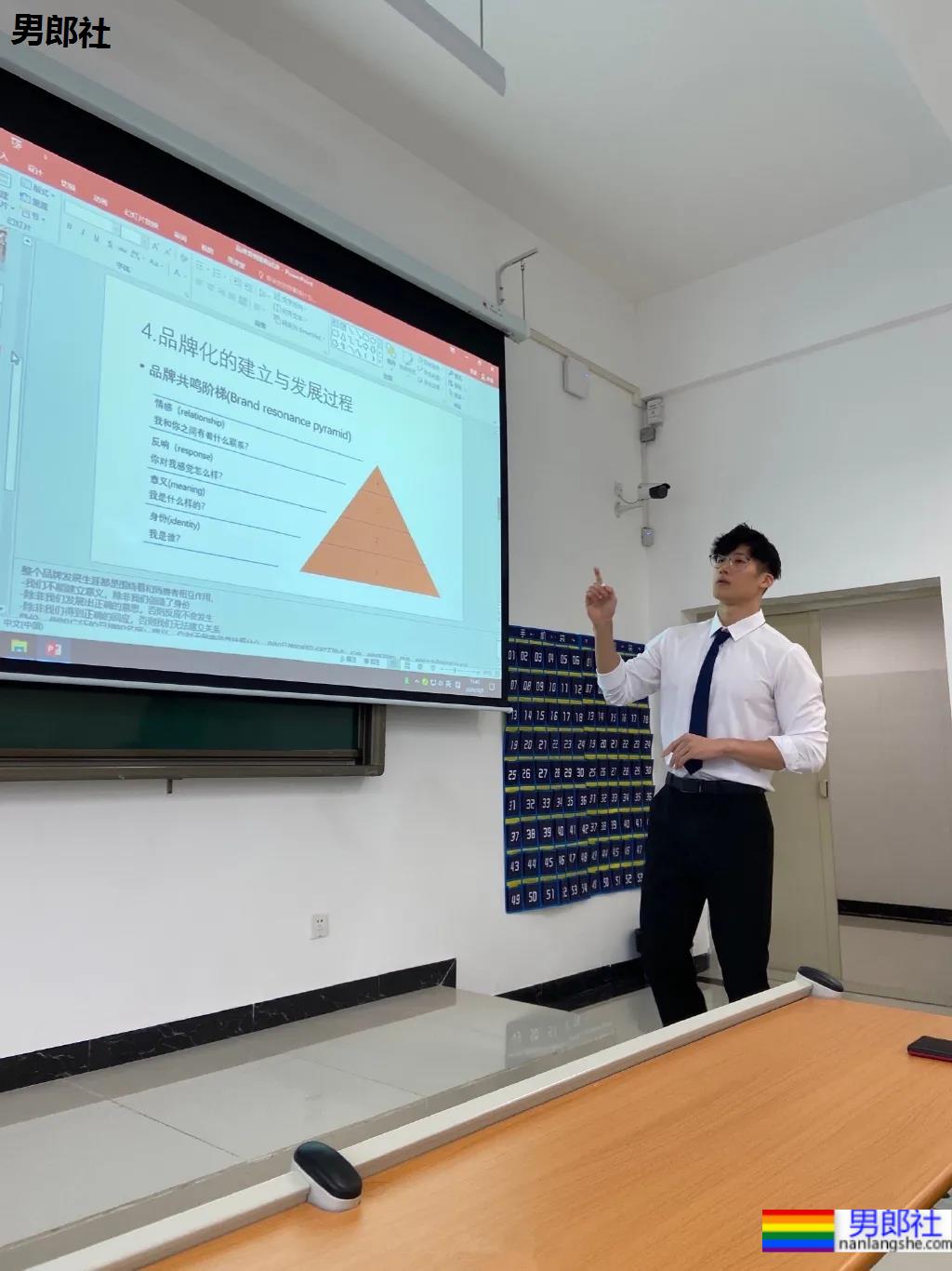 185大长腿高鼻梁极品老师刷屏！条顺腱子肉击剑照帅炸了！-51虹马