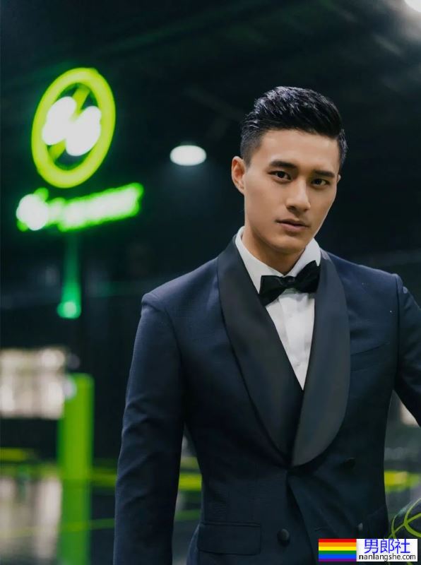 川师体院毕业的男模叶周，最近又变帅了！-51虹马