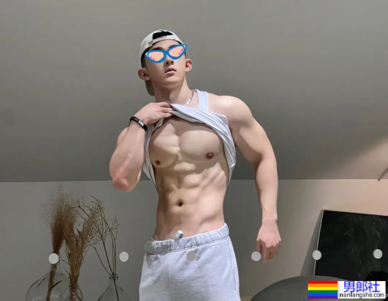 上海童颜巨乳小哥哥,穿灰裤子实力藏不住了!-51虹马