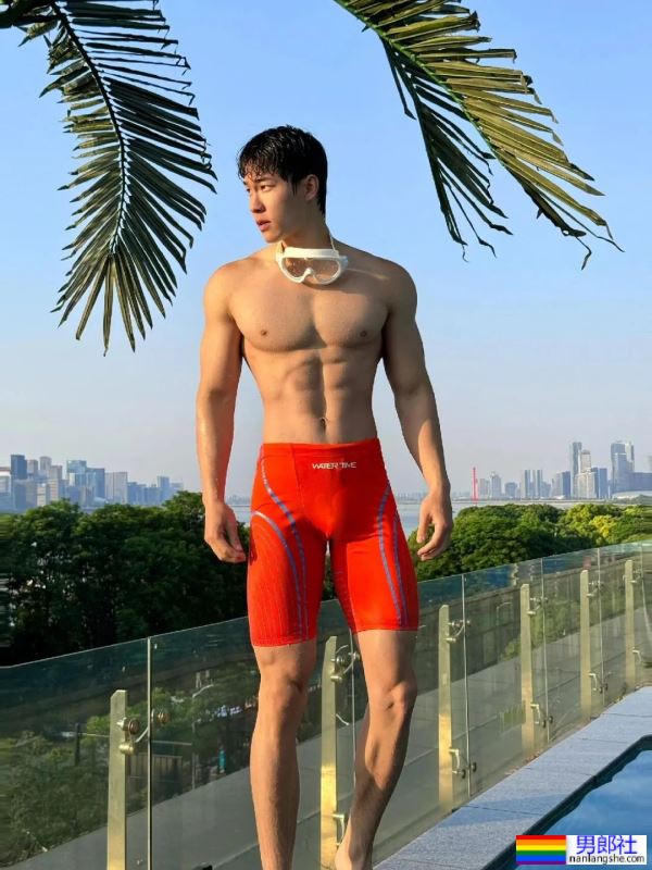 宝藏男孩，身材好到失真-51虹马