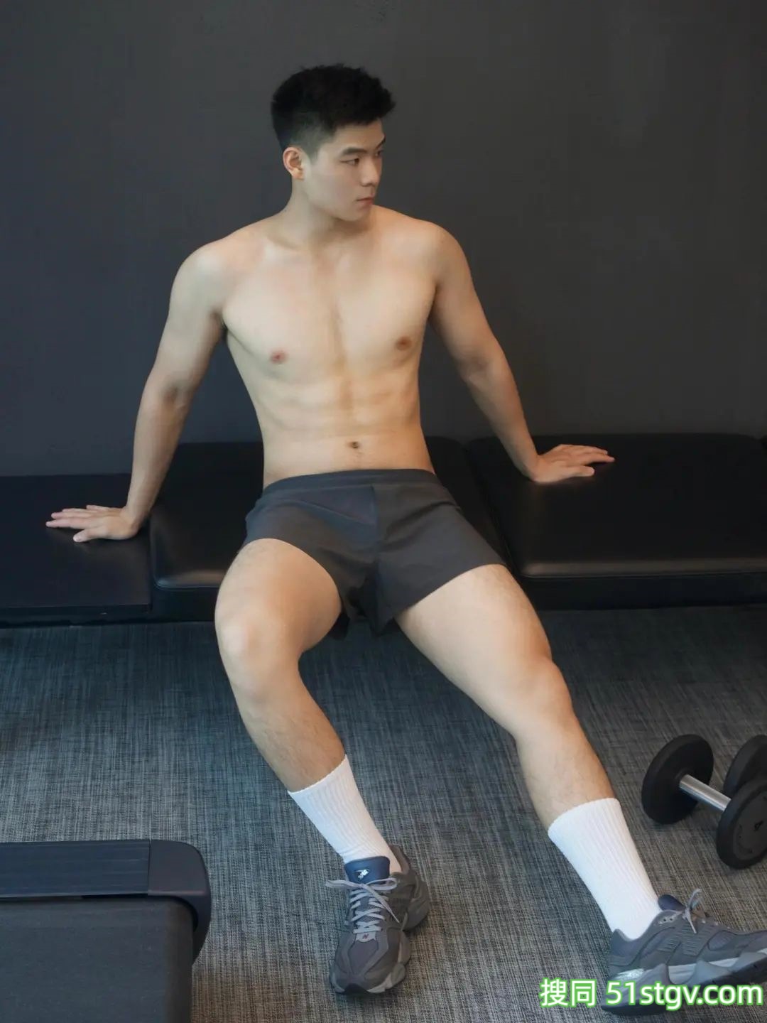 标准身材的帅哥，不胖不瘦刚刚好-51虹马