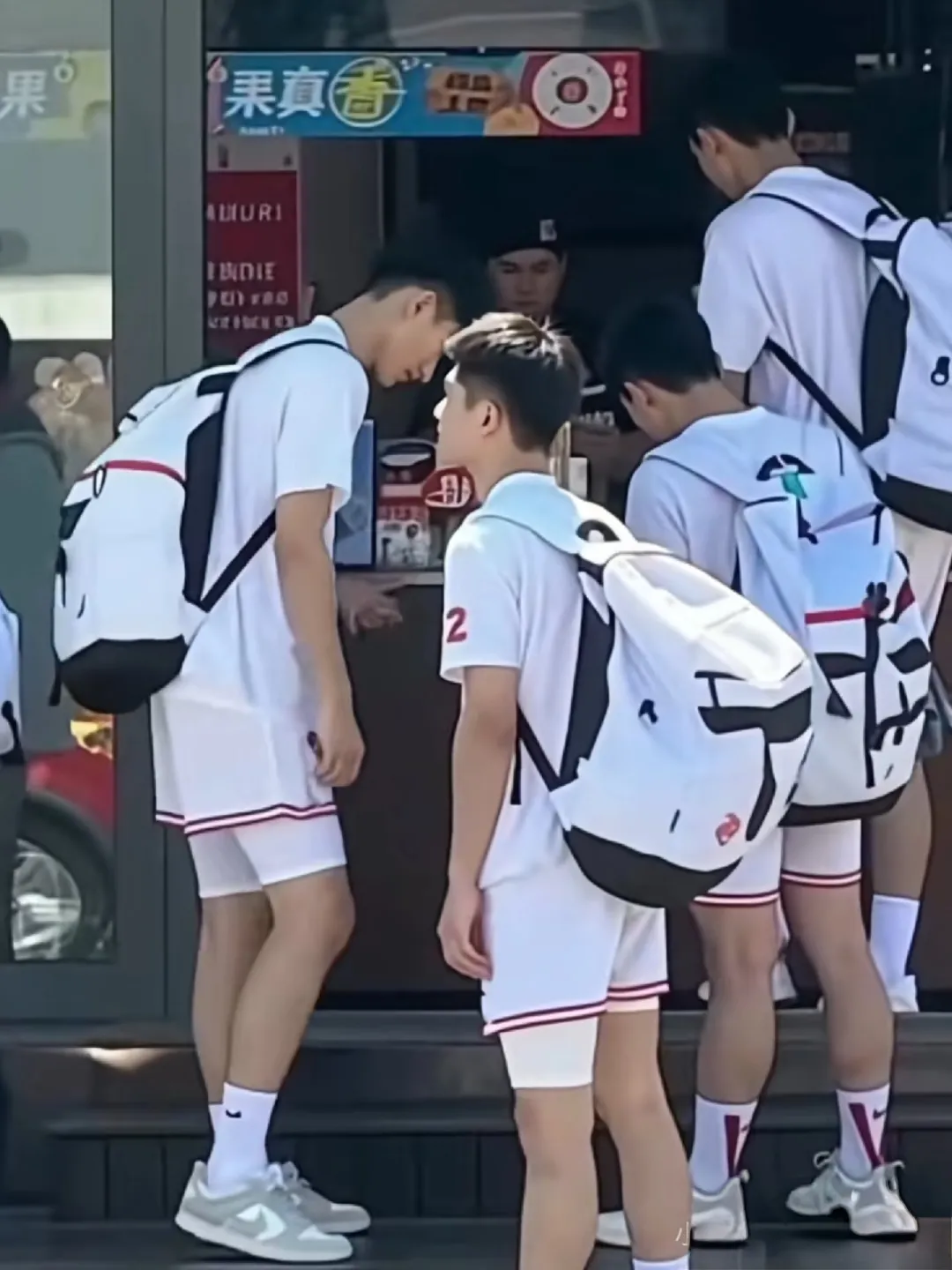 公厕遇到的男人-51虹马